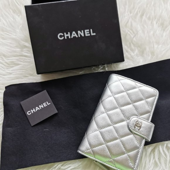 Authentic Chanel Limited Edition lambskin wallet (Brandnew) - Picture 2 of 11